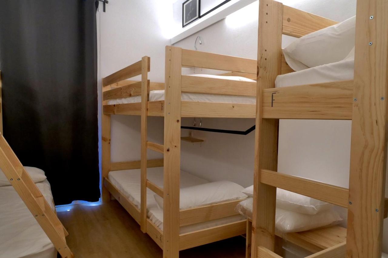 Guitar Hostel Більбао Екстер'єр фото