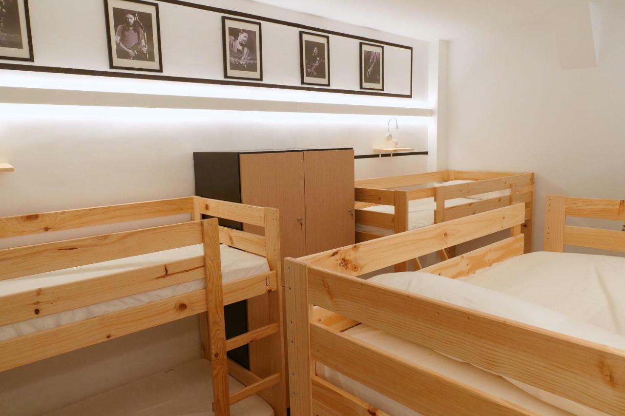Guitar Hostel Більбао Екстер'єр фото